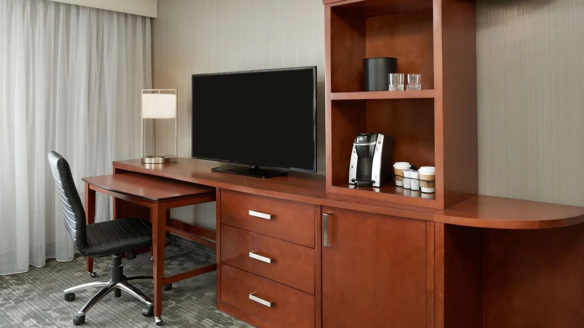 Courtyard By Marriott Ottawa Downtown Hotel