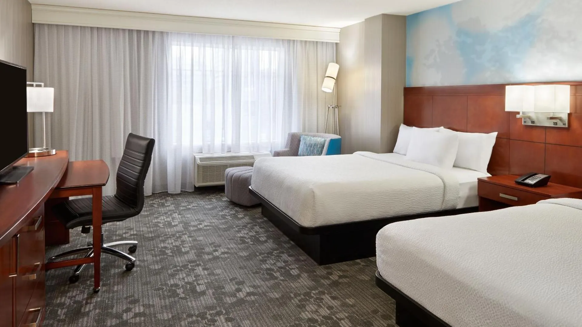 Courtyard By Marriott Ottawa Downtown Hotel
