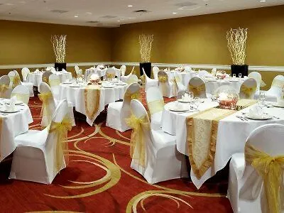 Courtyard By Marriott Ottawa Downtown Hotel